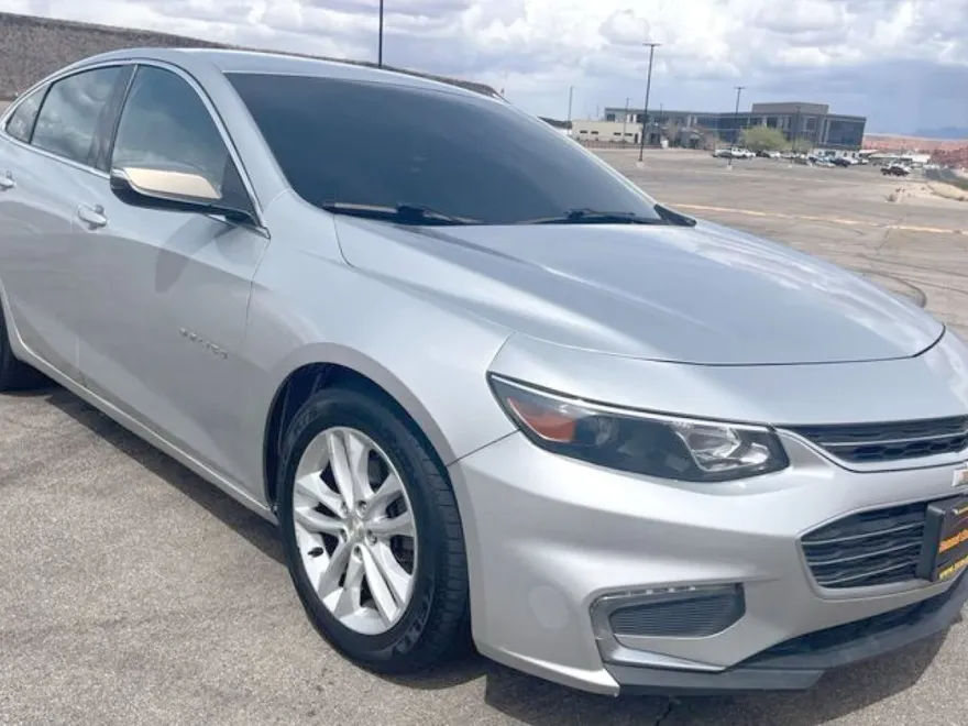 2018 Chevrolet Malibu 1LT photo 1