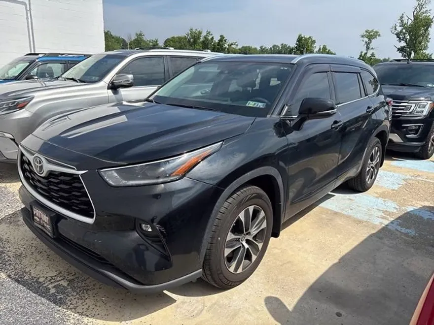 2021 Toyota Highlander XLE photo 1