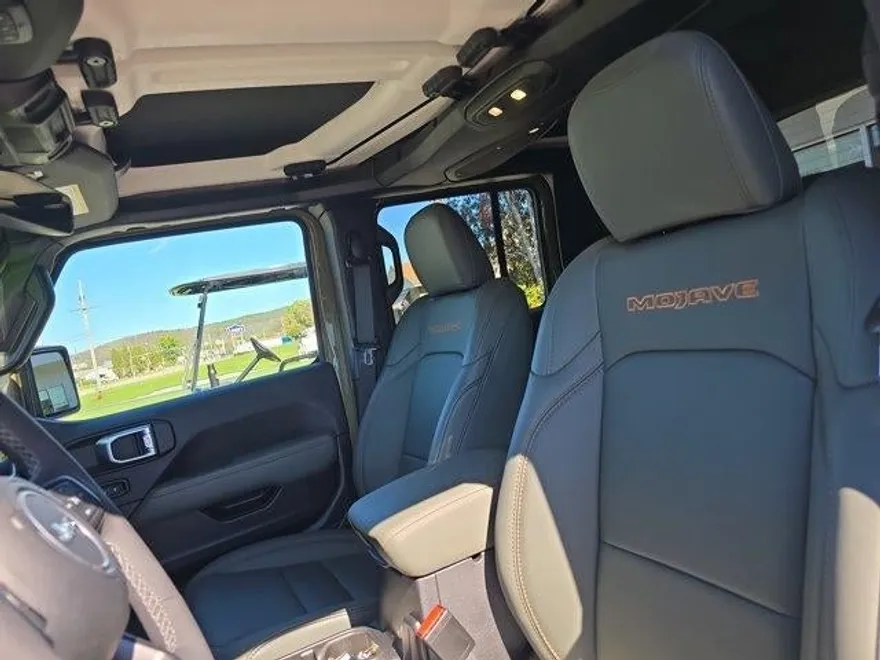 2025 Jeep Gladiator Mojave photo 12
