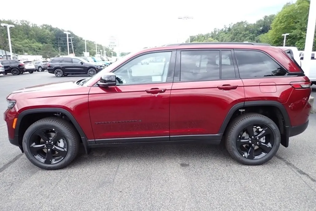 2025 Jeep Grand Cherokee Limited photo 1