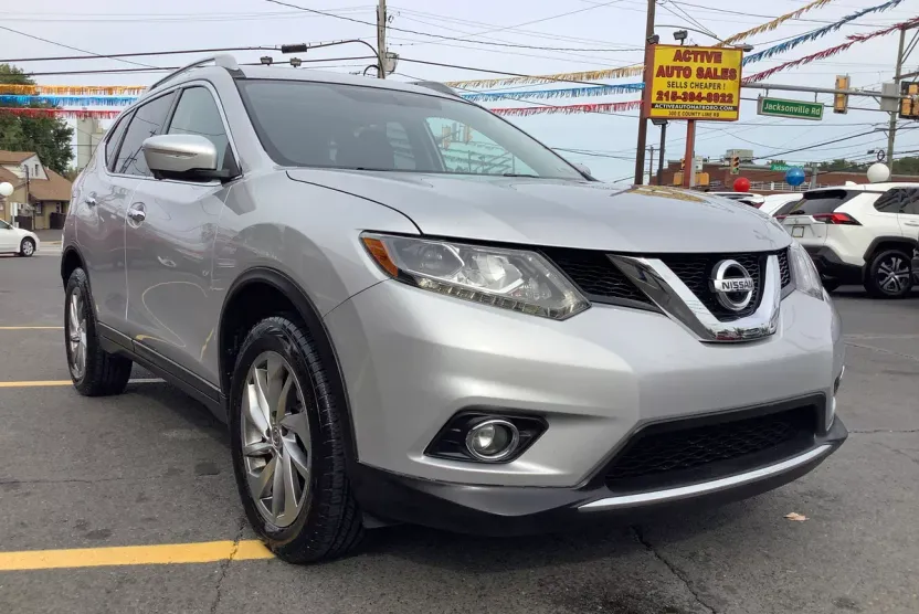 2015 Nissan Rogue SL photo 1