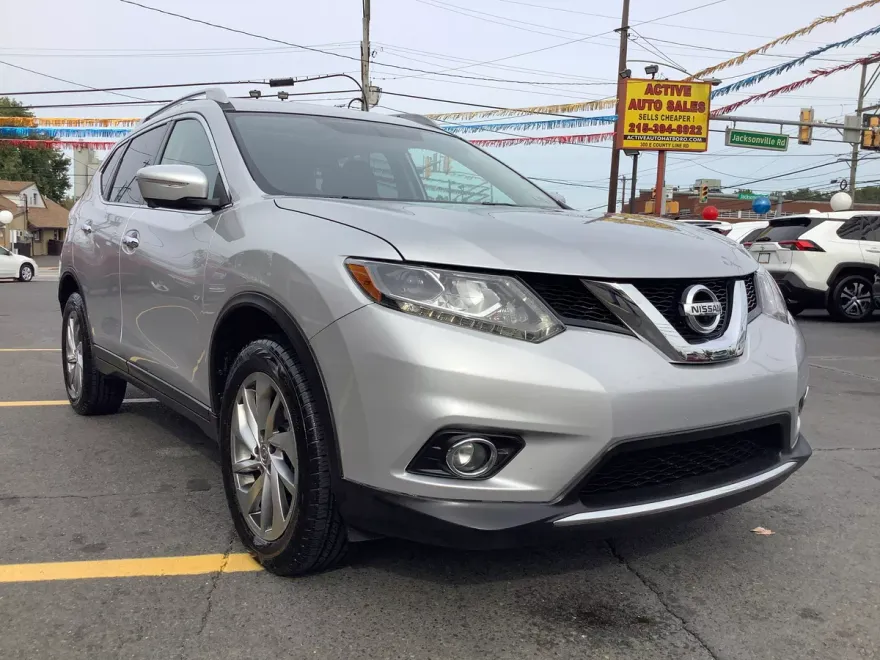 2015 Nissan Rogue SL photo 1