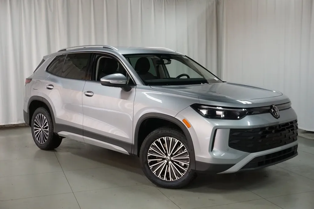 2025 Volkswagen Tiguan S photo 1