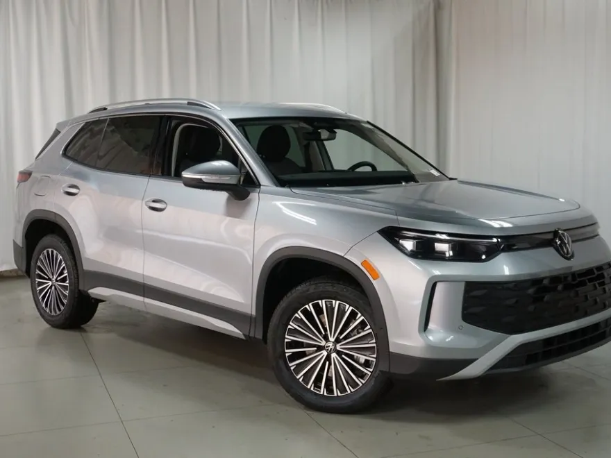 2025 Volkswagen Tiguan S photo 1