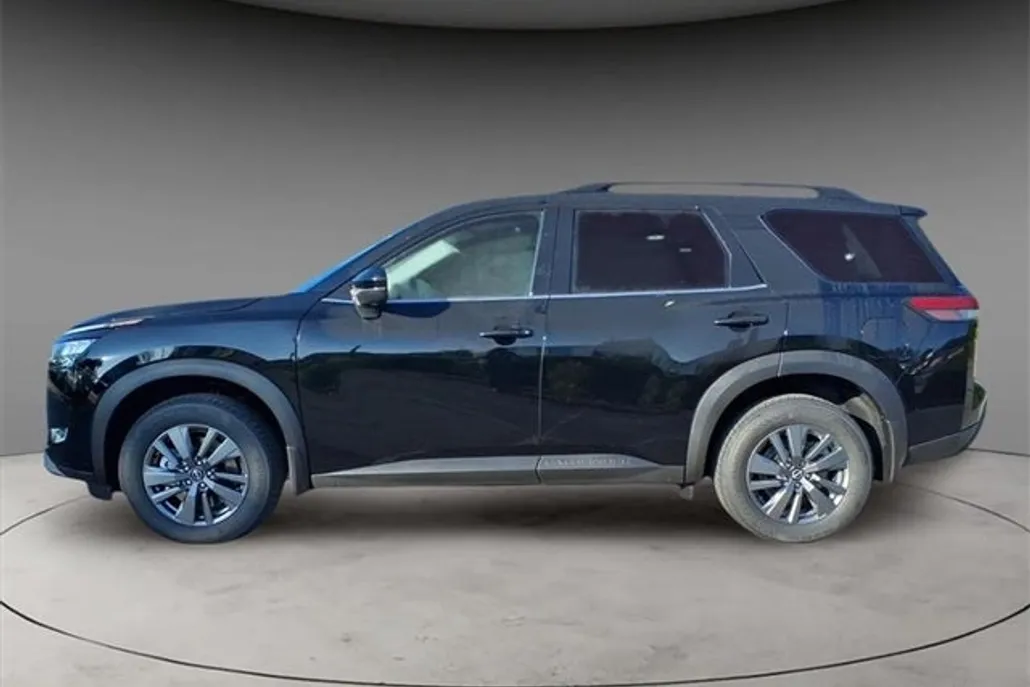 2025 Nissan Pathfinder SV photo 1
