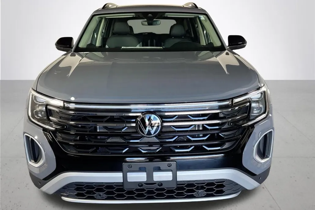 2025 Volkswagen Atlas Peak Edition SE photo 1