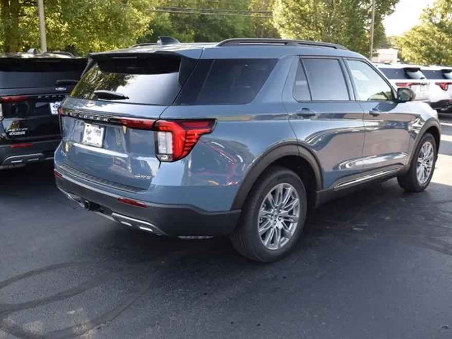 2025 Ford Explorer photo 1