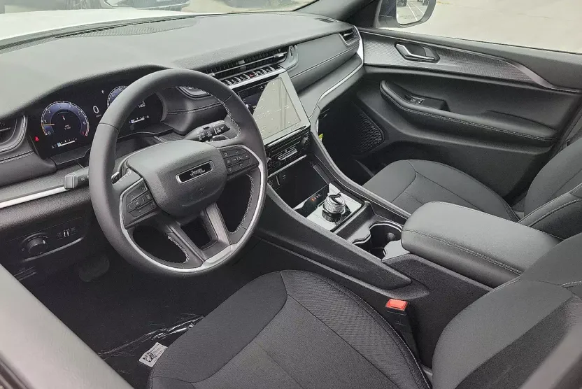 2025 Jeep Grand Cherokee Laredo photo 1