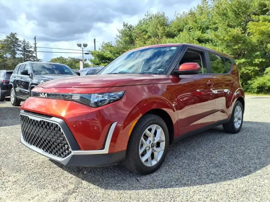 2023 Kia Soul LX photo 1