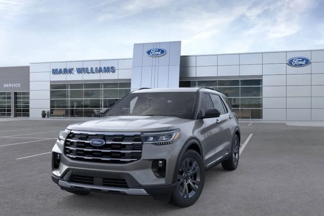 2025 Ford Explorer photo 1