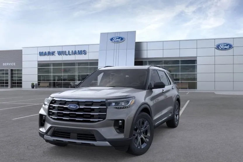 2025 Ford Explorer photo 1