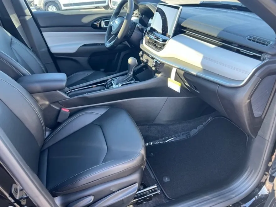 2025 Jeep Compass Limited photo 15
