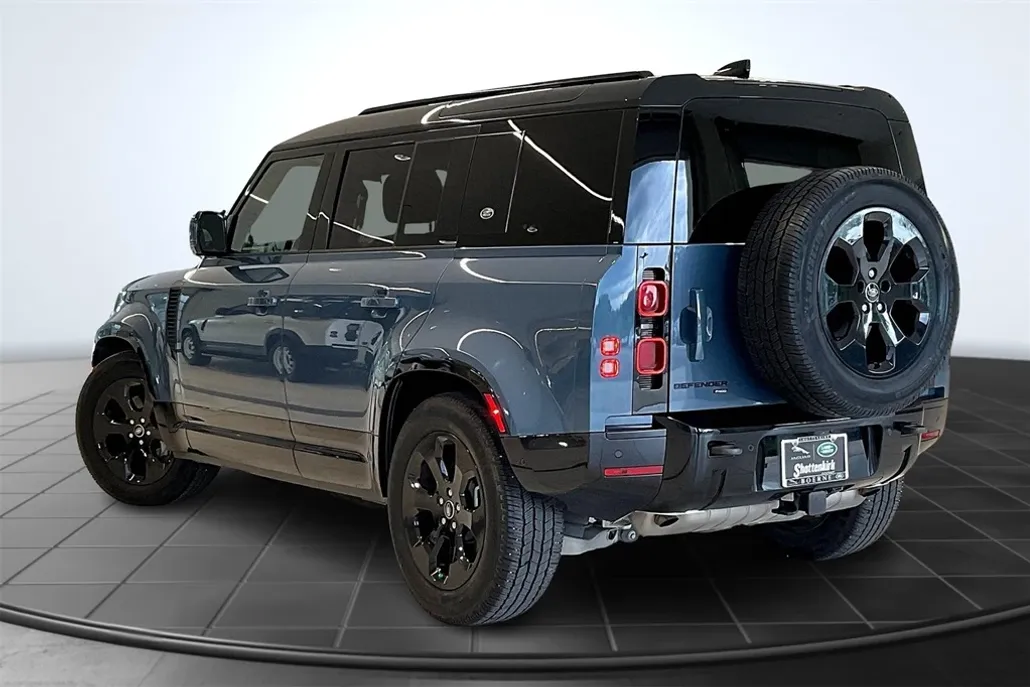 2022 Land Rover Defender 110 X-Dynamic HSE photo 1