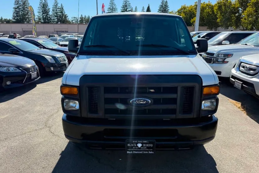 2011 Ford E-150 photo 1