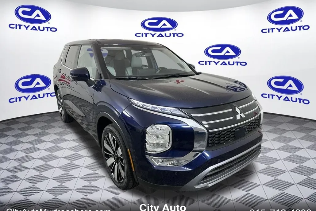 2025 Mitsubishi Outlander SE photo 1
