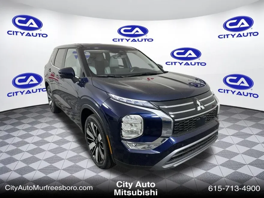 2025 Mitsubishi Outlander SE photo 1
