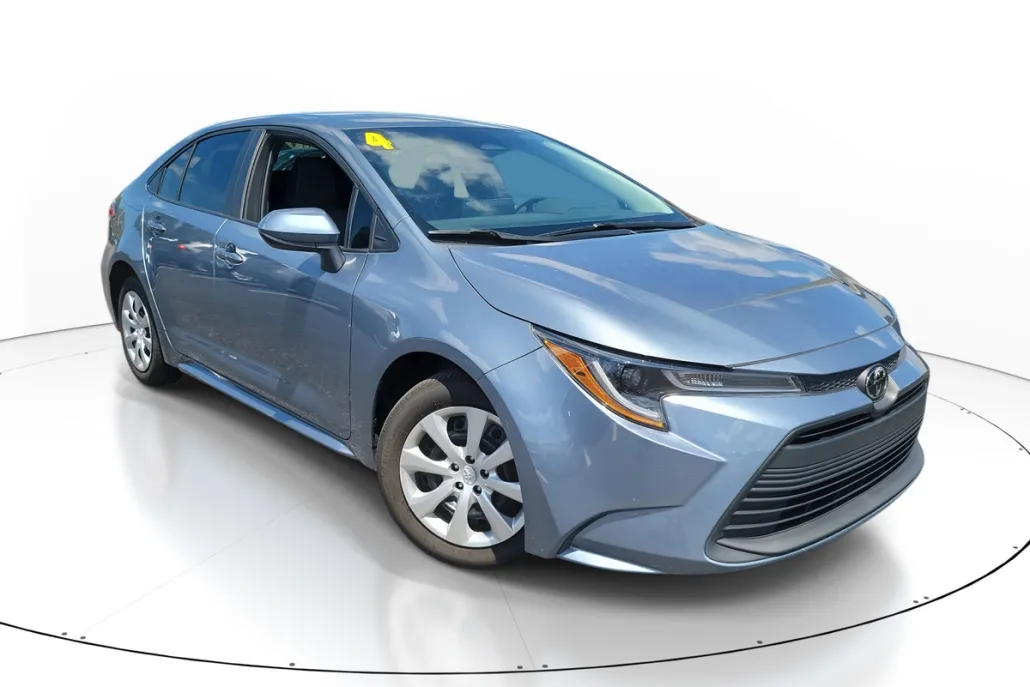 2024 Toyota Corolla LE photo 1