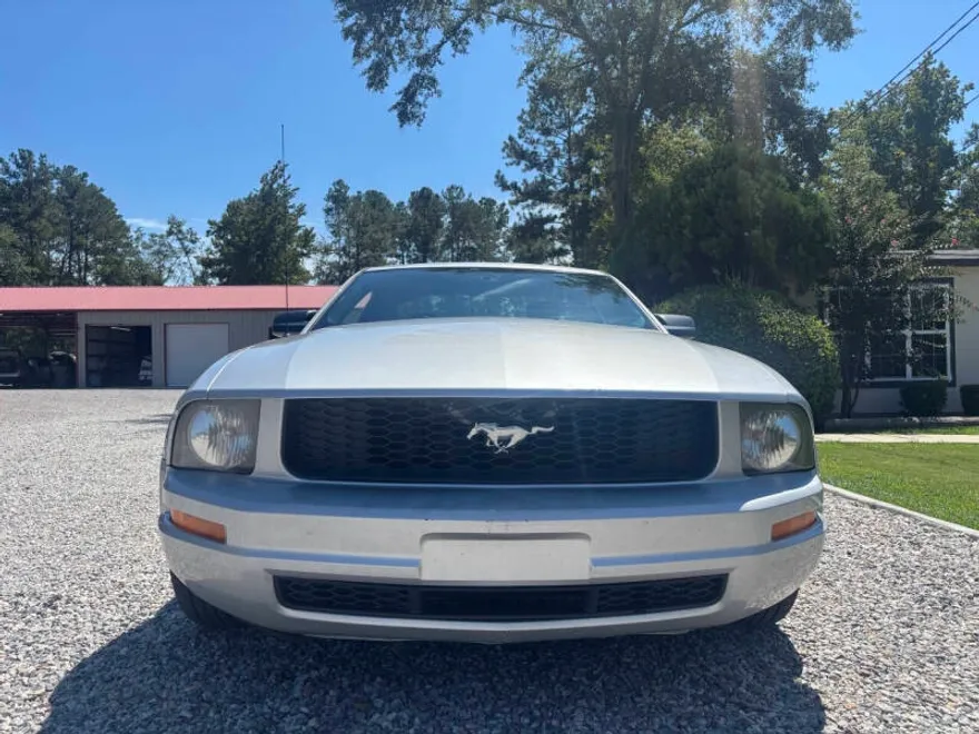 2008 Ford Mustang V6 Deluxe photo 1