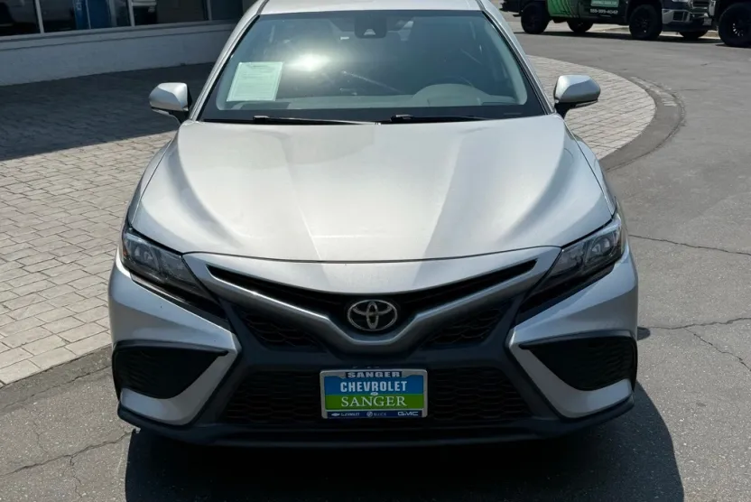 2022 Toyota Camry SE photo 1