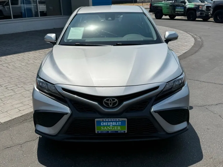 2022 Toyota Camry SE photo 1