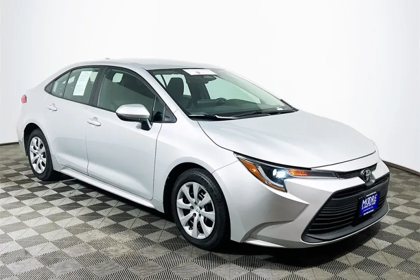 2023 Toyota Corolla LE photo 1