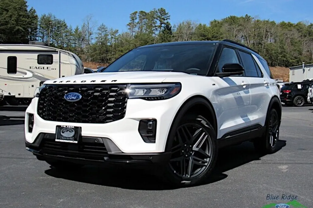 2025 Ford Explorer ST-Line photo 1