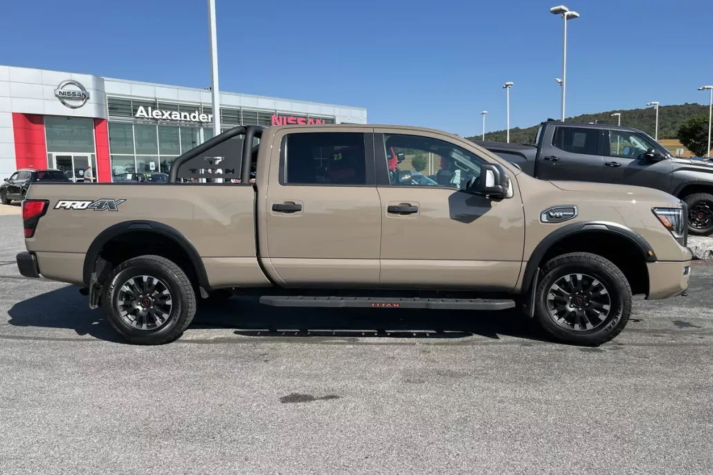 2024 Nissan Titan Crew Cab PRO-4X photo 1