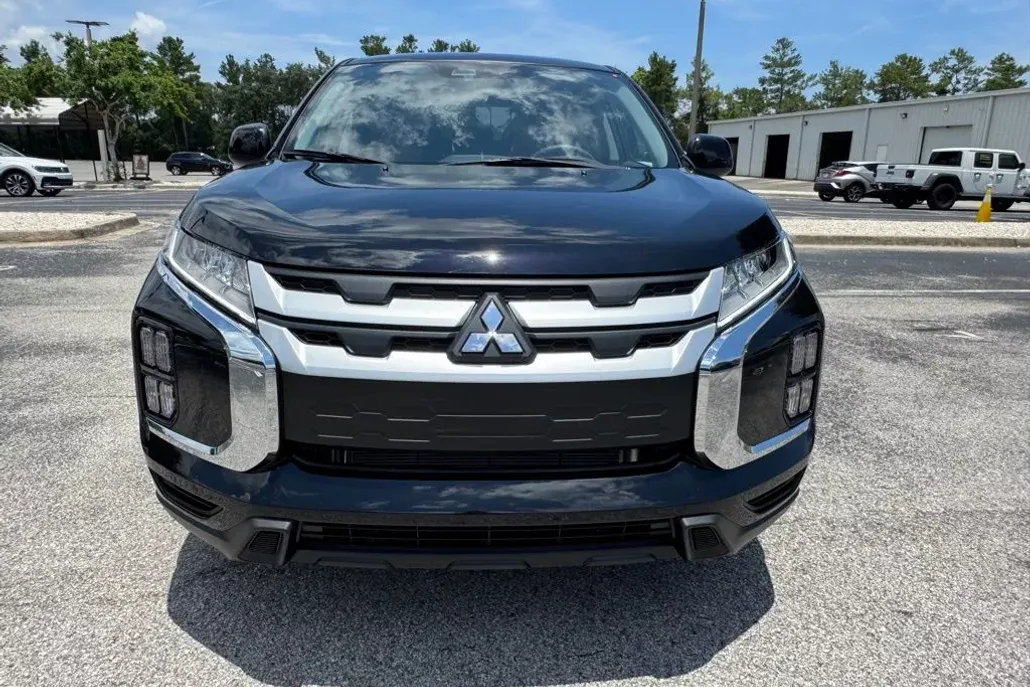 2025 Mitsubishi Outlander Sport ES photo 1