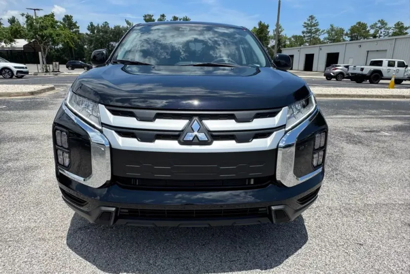 2025 Mitsubishi Outlander Sport ES photo 1