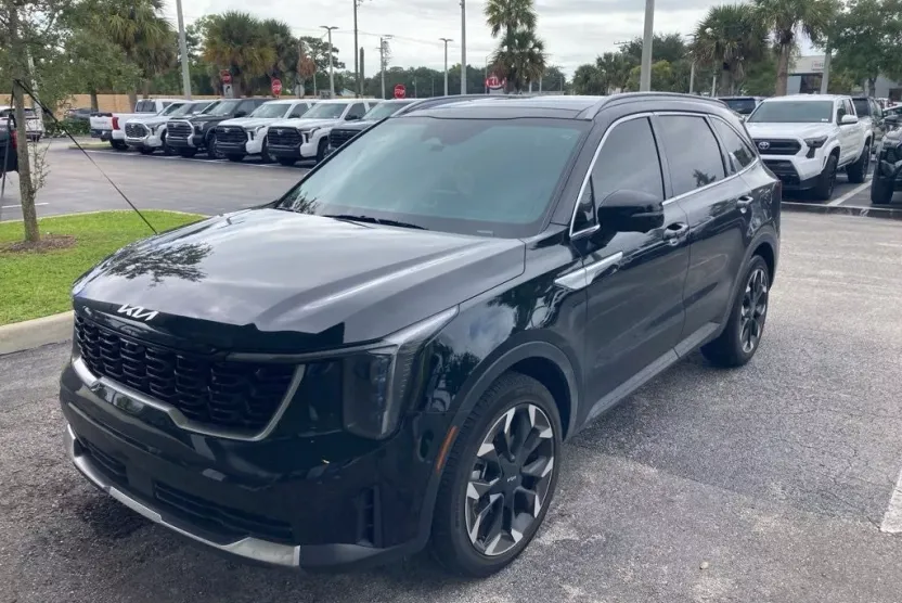 2025 Kia Sorento SX photo 1