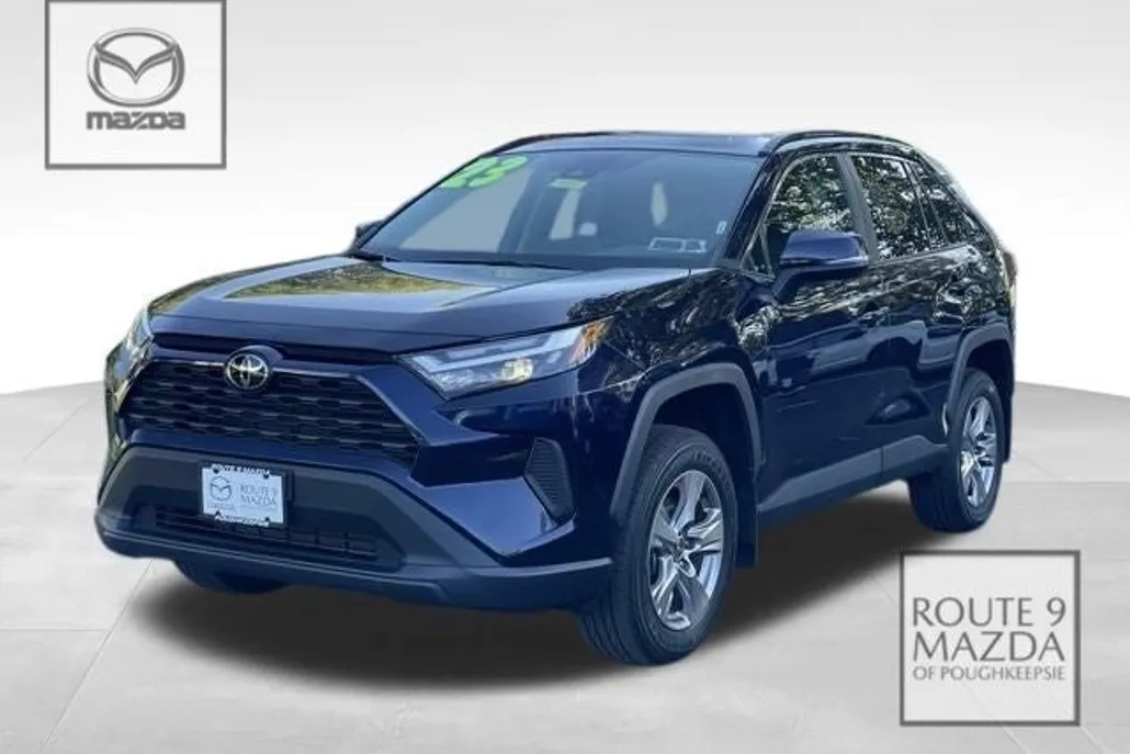 2023 Toyota RAV4 XLE photo 1