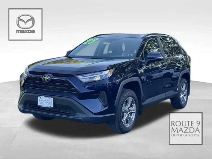 2023 Toyota RAV4 XLE photo 1