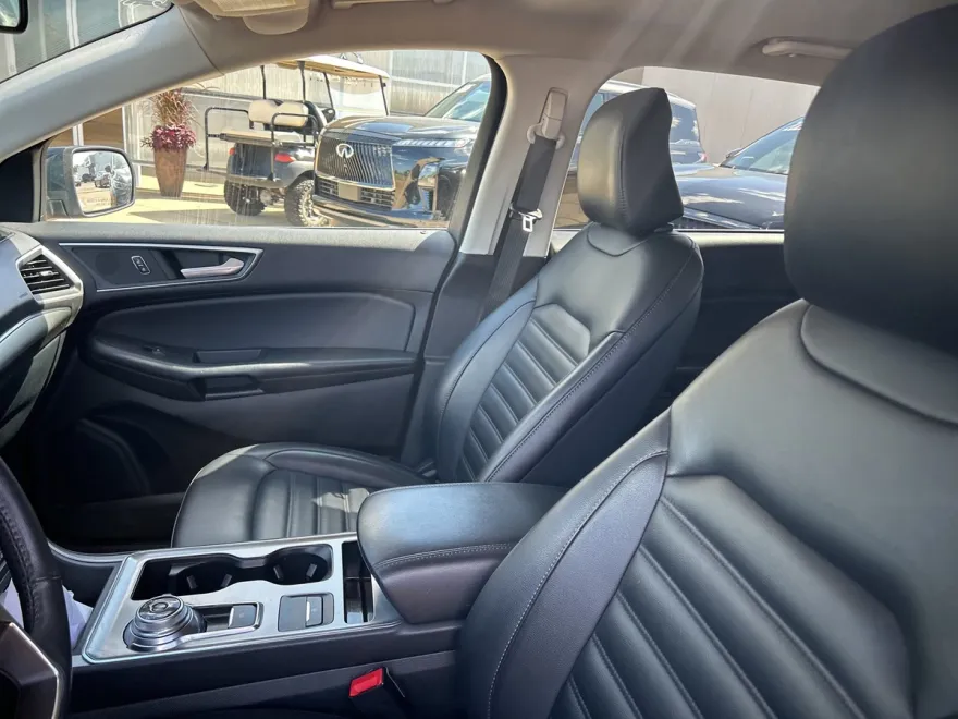 2022 Ford Edge SEL photo 1