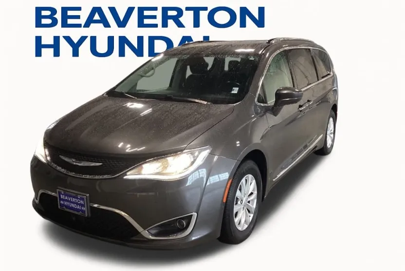2019 Chrysler Pacifica Touring L photo 1