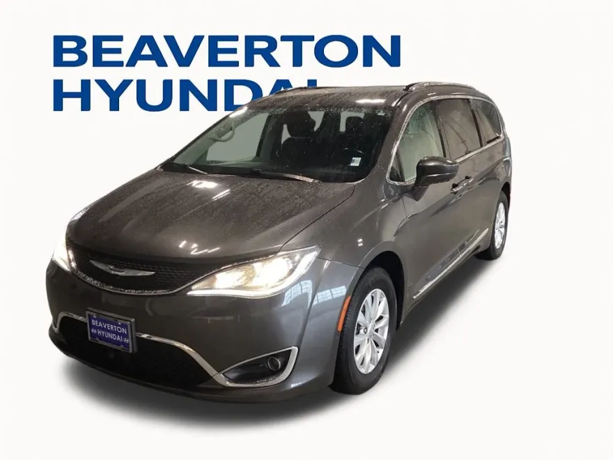 2019 Chrysler Pacifica Touring L photo 1