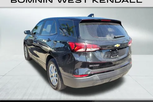 2023 Chevrolet Equinox LS photo 3