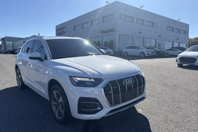 2023 Audi Q5 Premium Plus photo 1