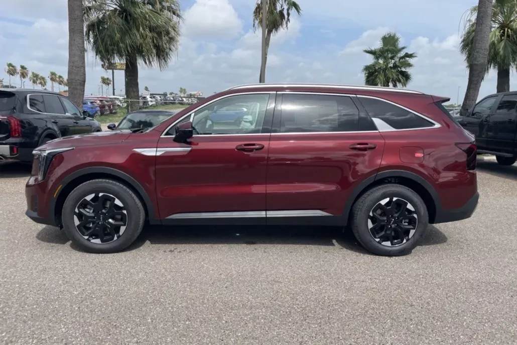 2025 Kia Sorento S photo 1