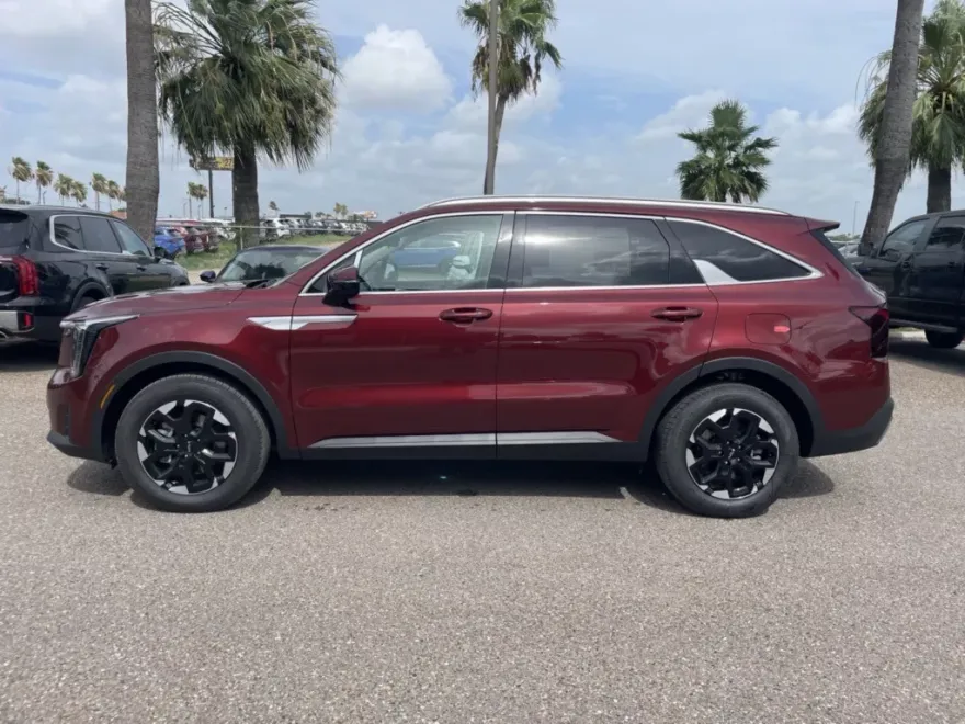 2025 Kia Sorento S photo 1