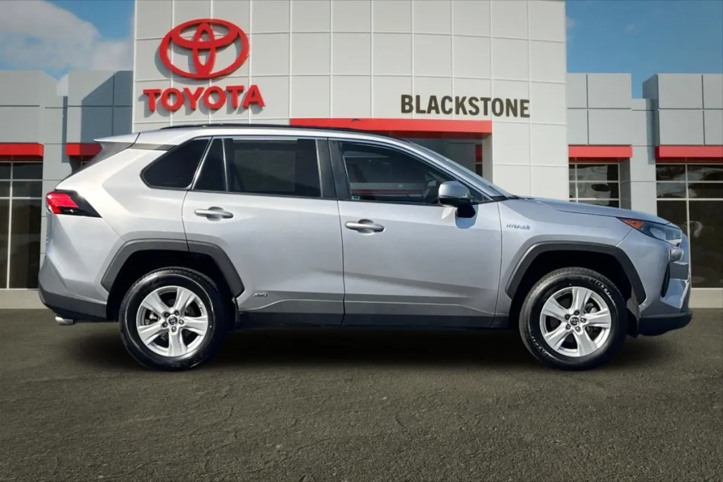 2021 Toyota RAV4 Hybrid LE photo 1