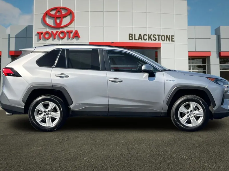 2021 Toyota RAV4 Hybrid LE photo 1