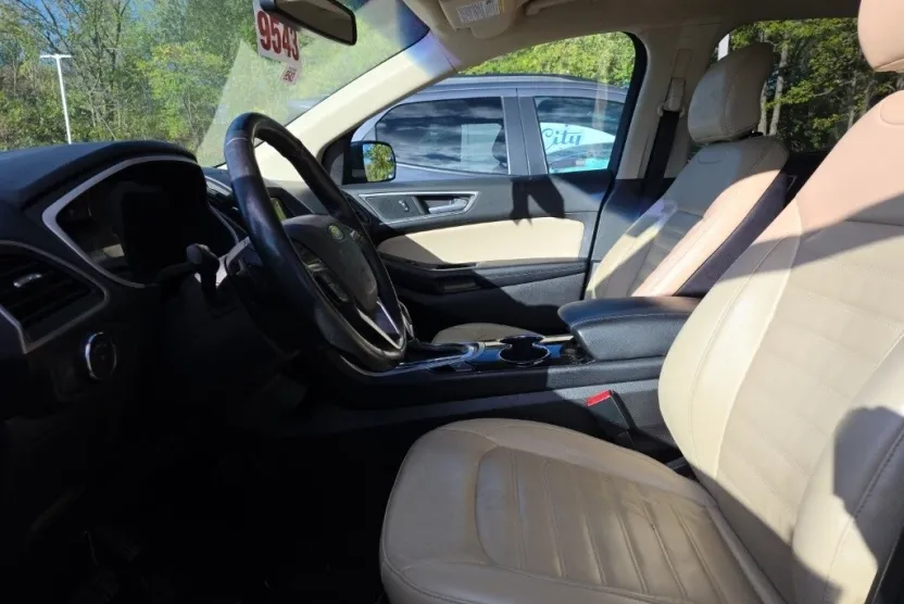2018 Ford Edge SEL photo 1