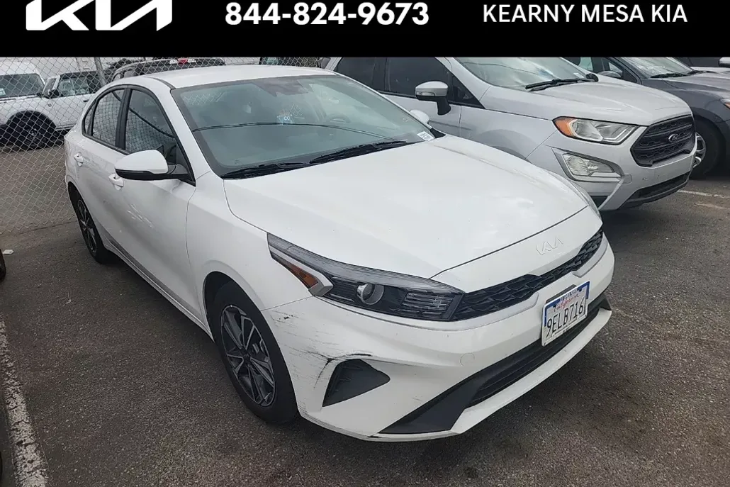 2023 Kia Forte LXS photo 1