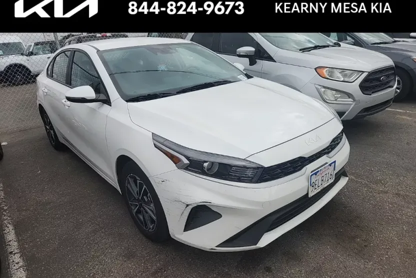 2023 Kia Forte LXS photo 1