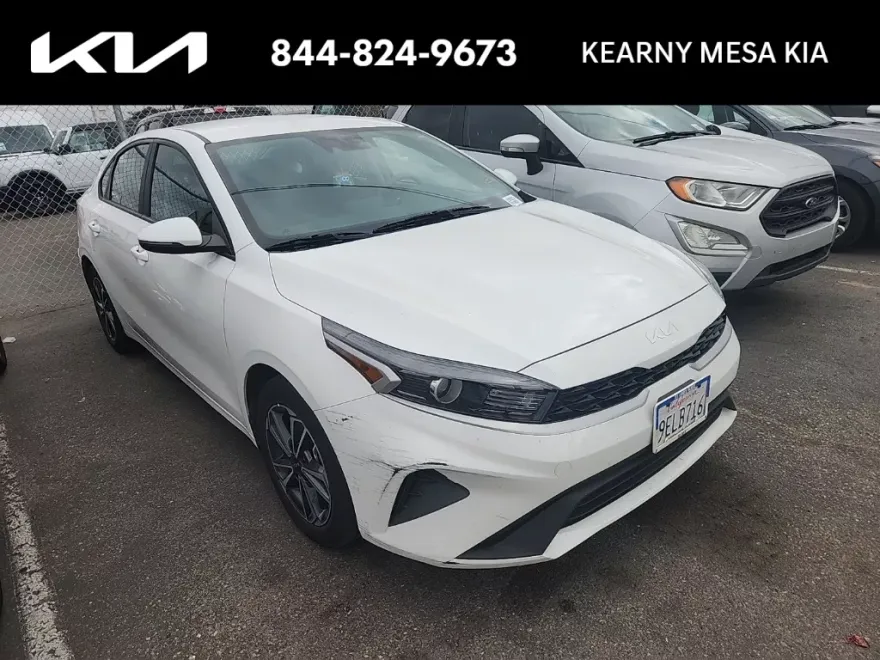 2023 Kia Forte LXS photo 1