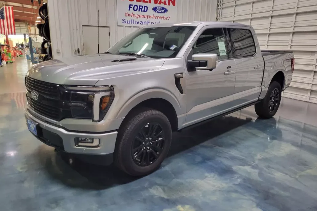 2025 Ford F-150 Platinum photo 1