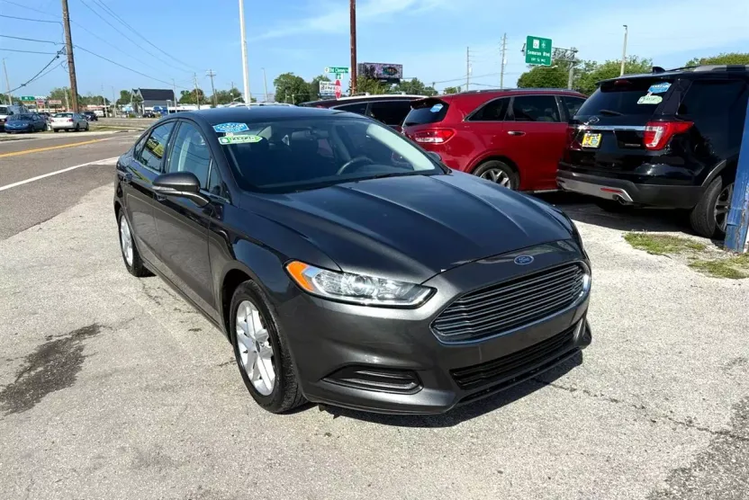 2016 Ford Fusion SE photo 1