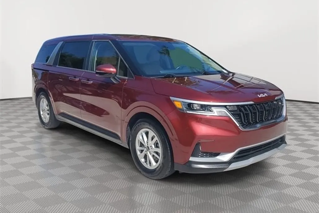 2024 Kia Carnival LX photo 1