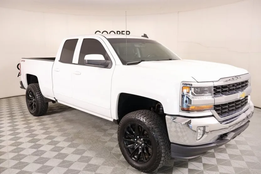 2019 Chevrolet Silverado 1500 LT photo 1