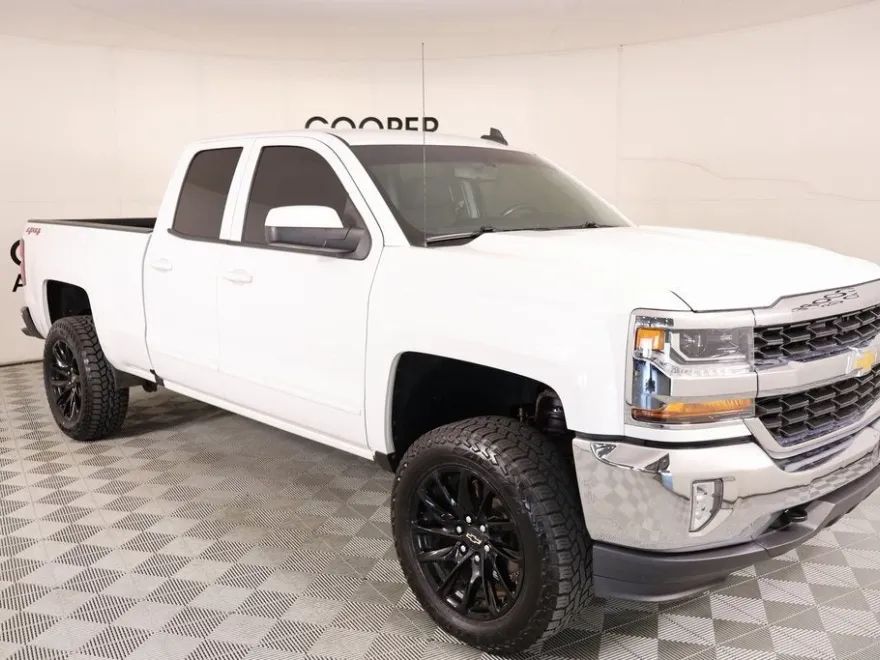 2019 Chevrolet Silverado 1500 LT photo 1